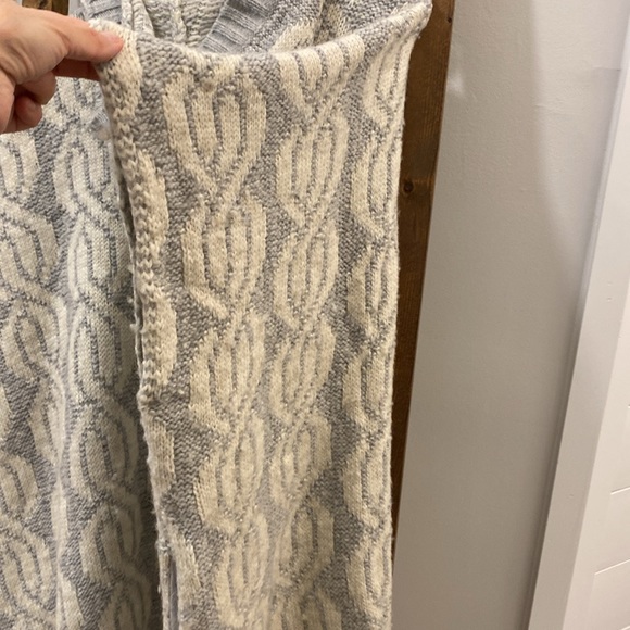 EUC Aerie Hooded Chunky Knit Poncho - Picture 6 of 11